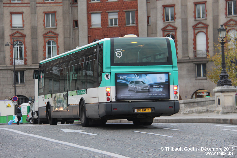 Bus 3087 (369 QWA 75) sur la ligne 58 (RATP) à Pont Neuf (Paris)