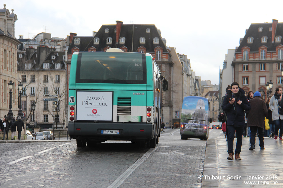 Bus 3078 (ER-570-GZ) sur la ligne 58 (RATP) à Pont Neuf (Paris)