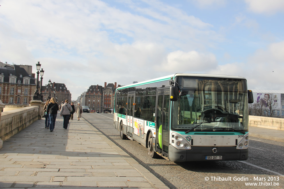 Bus 3096 (583 QVT 75) sur la ligne 58 (RATP) à Pont Neuf (Paris)