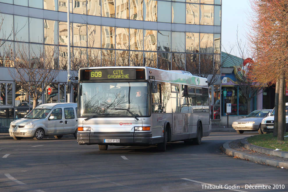 Bus 46782 (1602 XY 93) sur la ligne 609 (TRA) à Bobigny