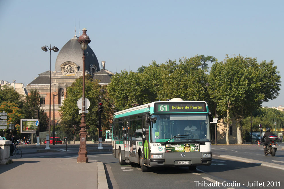 Bus 8343 (286 QCZ 75) sur la ligne 61 (RATP) à Gare d'Austerlitz (Paris)