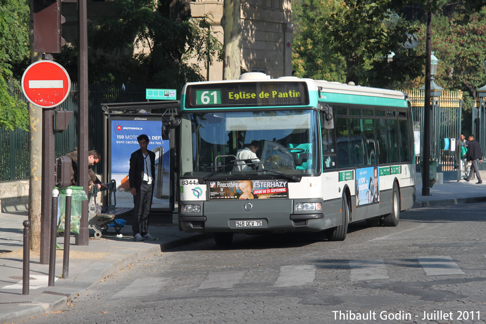 Bus 8344 (948 QCV 75) sur la ligne 61 (RATP) à Gare d'Austerlitz (Paris)