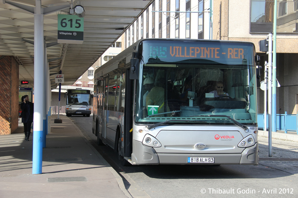 Bus 46913 (818 ALH 93) sur la ligne 615 (TRA) à Bobigny