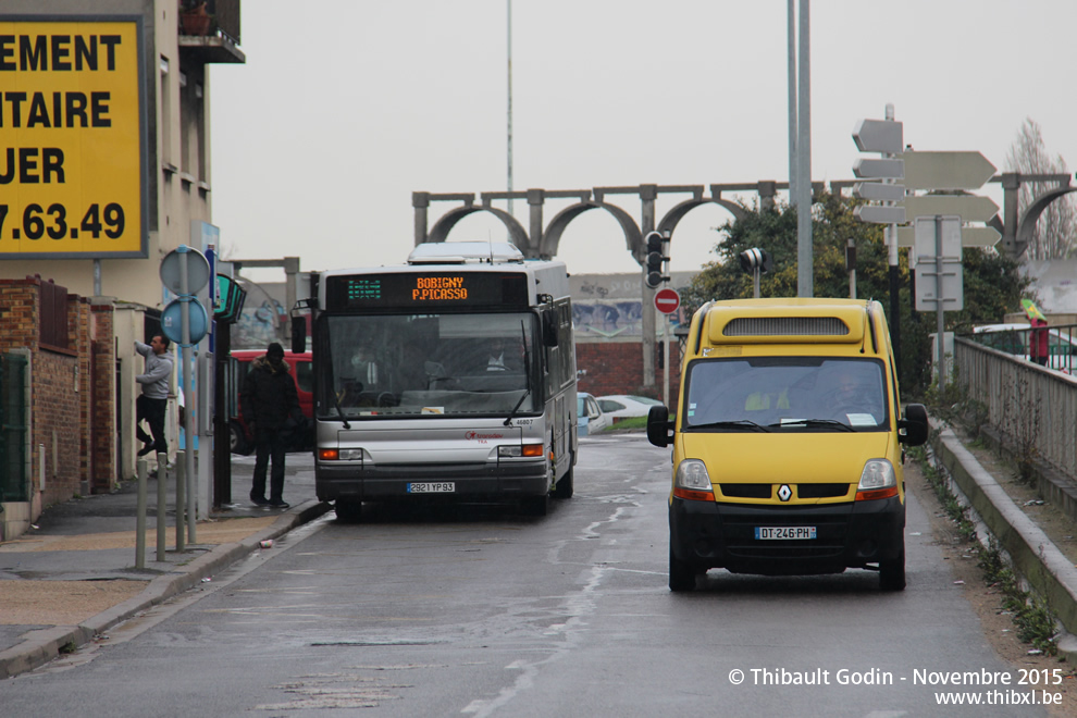 Bus 46807 (82921 YP 93) sur la ligne 615 (TRA) à Bobigny