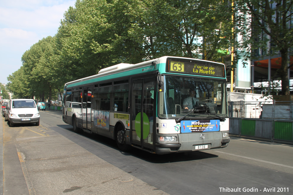 Bus 8136 sur la ligne 63 (RATP) à Institut du Monde Arabe (Paris)