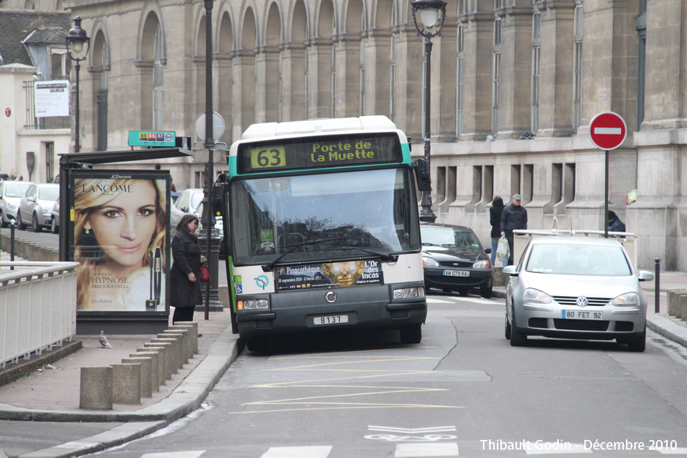 Bus 8137 sur la ligne 63 (RATP) à Odéon (Paris)