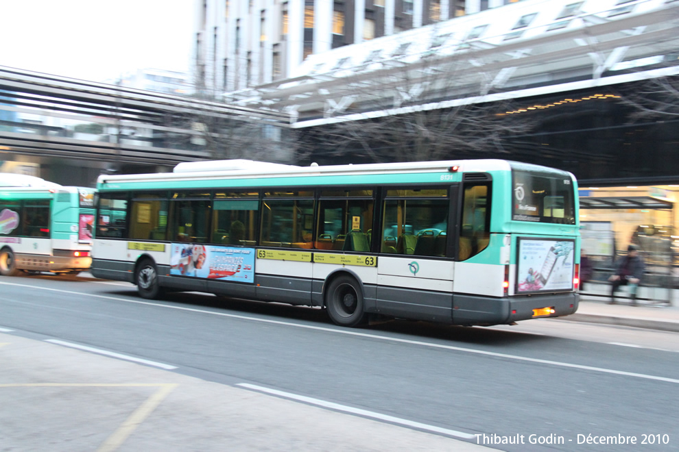 Bus 8131 sur la ligne 63 (RATP) à Gare de Lyon (Paris)