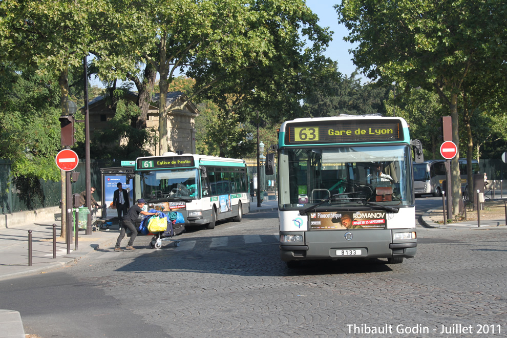 Bus 8133 sur la ligne 63 (RATP) à Gare d'Austerlitz (Paris)