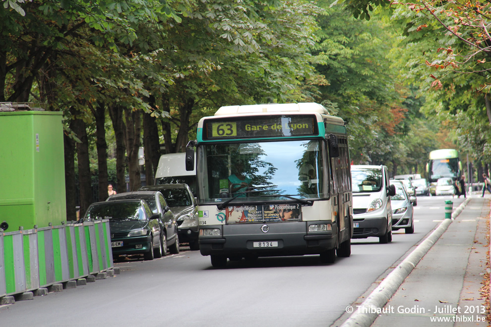 Bus 8134 sur la ligne 63 (RATP) à Rue de la Pompe (Paris)