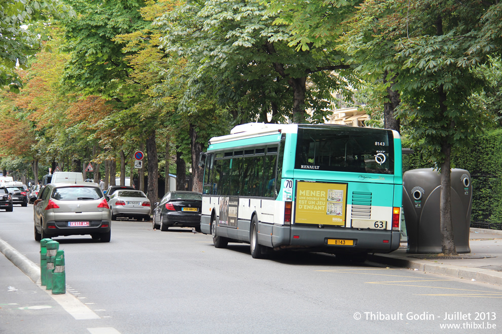 Bus 8143 sur la ligne 63 (RATP) à Rue de la Pompe (Paris)