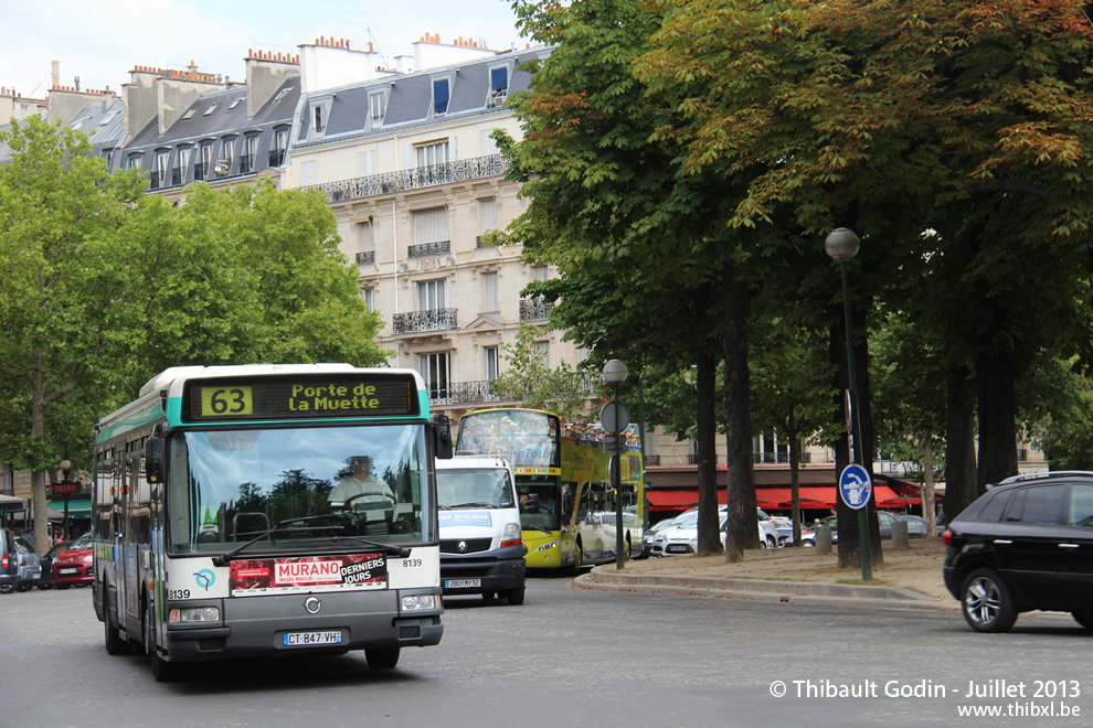 Bus 8139 (CT-847-VH) sur la ligne 63 (RATP) à Trocadéro (Paris)