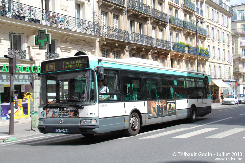 Bus 8137 (CV-733-PK) sur la ligne 63 (RATP) à Maubert - Mutualité (Paris)