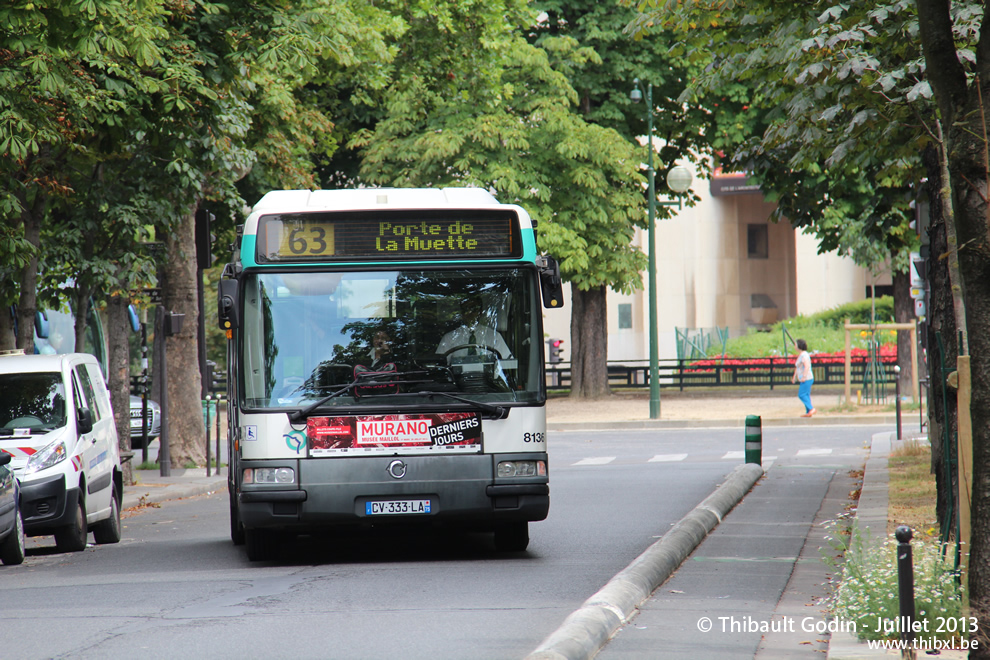 Bus 8136 (CV-333-LA) sur la ligne 63 (RATP) à Trocadéro (Paris)