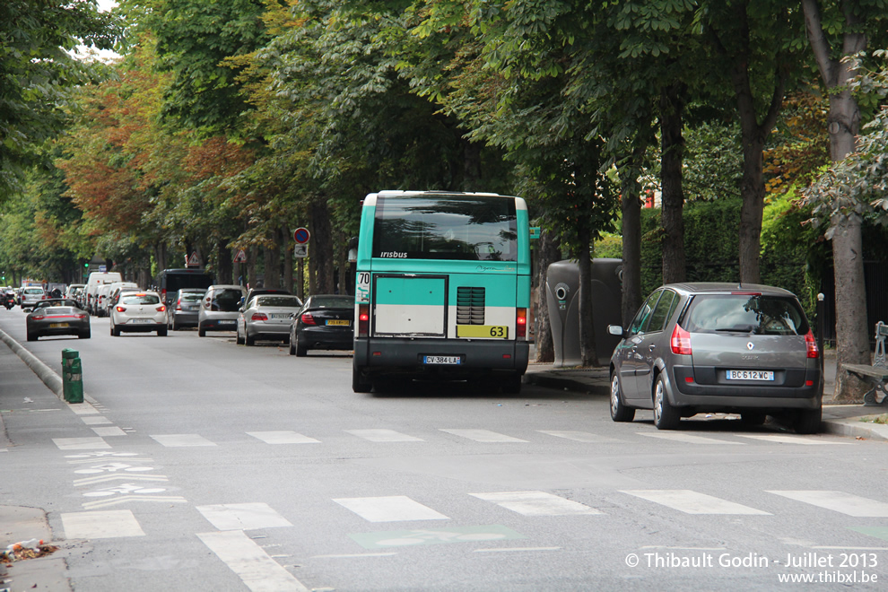 Bus 8127 (CV-384-LA) sur la ligne 63 (RATP) à Rue de la Pompe (Paris)