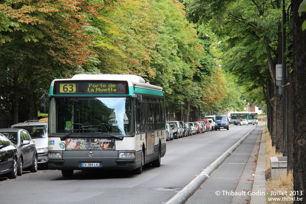 Bus 8127 (CV-384-LA) sur la ligne 63 (RATP) à Rue de la Pompe (Paris)