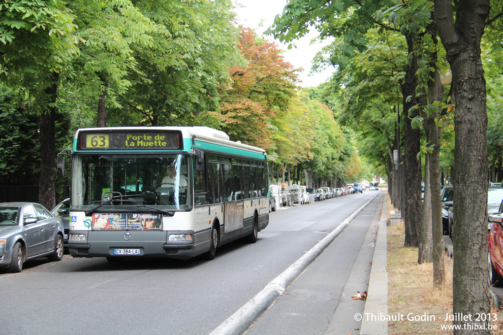 Bus 8127 (CV-384-LA) sur la ligne 63 (RATP) à Rue de la Pompe (Paris)