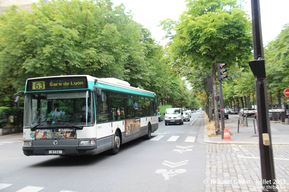 Bus 8134 sur la ligne 63 (RATP) à Rue de la Pompe (Paris)