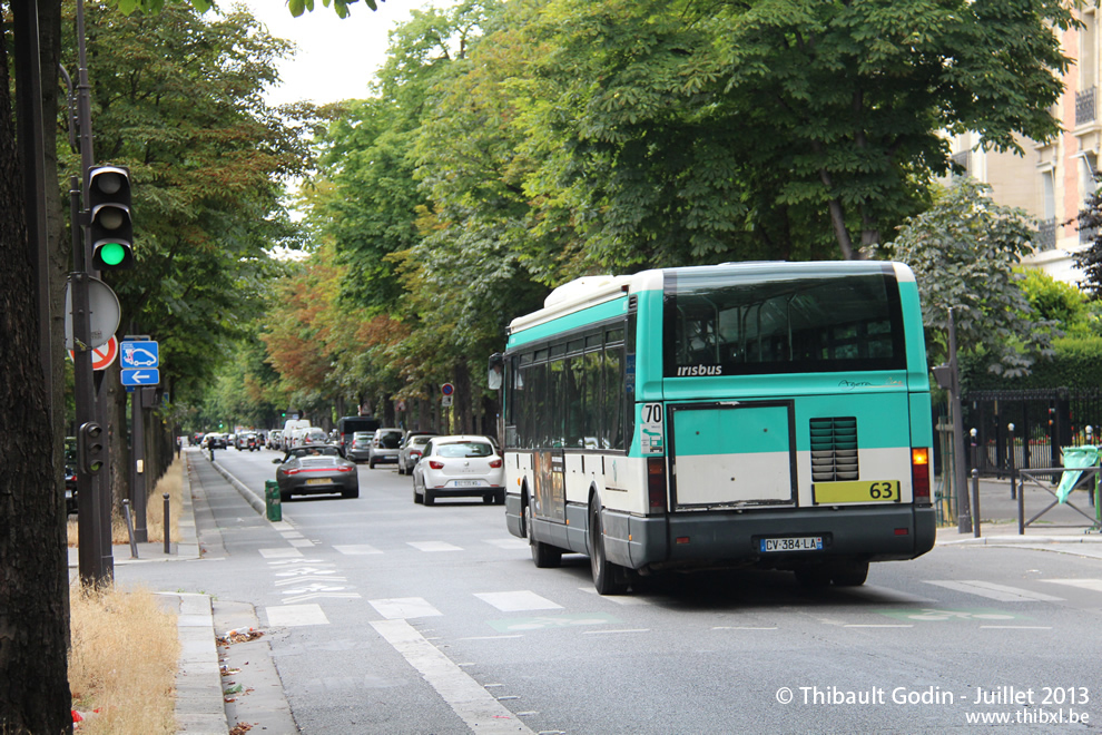 Bus 8127 (CV-384-LA) sur la ligne 63 (RATP) à Rue de la Pompe (Paris)