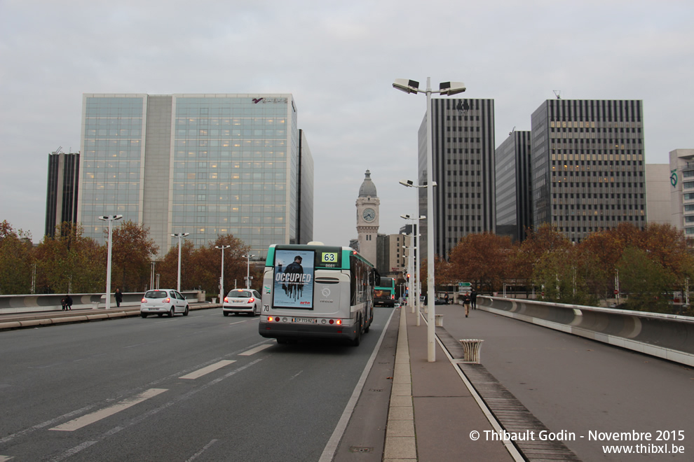 Bus 8681 (CP-773-RZ) sur la ligne 63 (RATP) à Gare de Lyon (Paris)