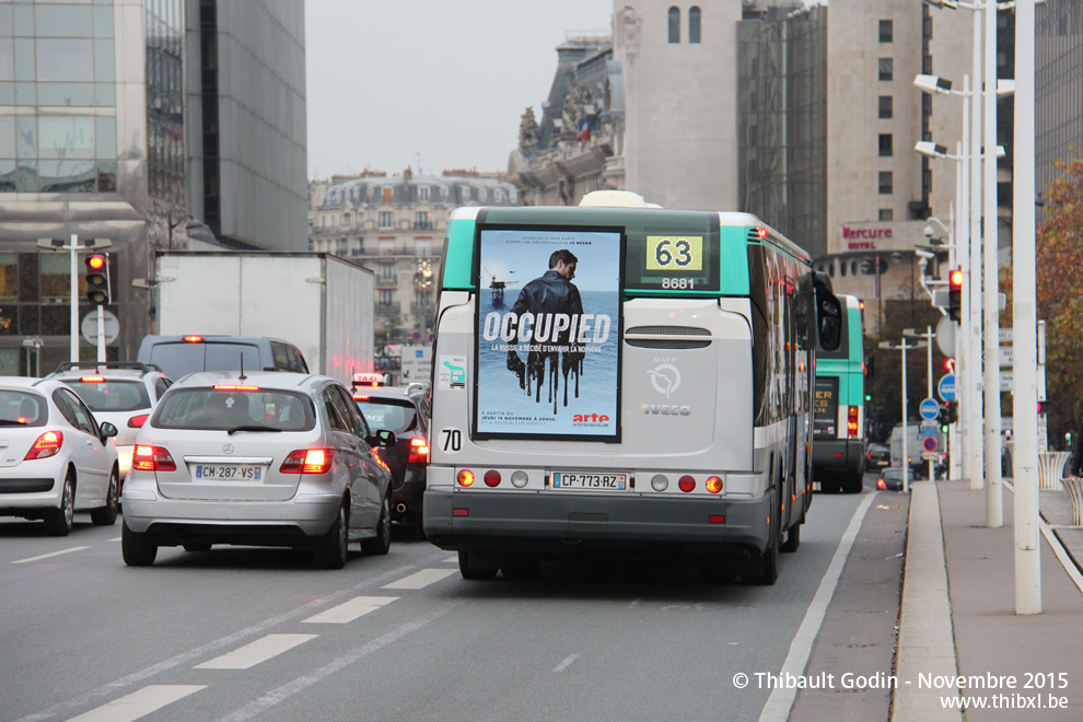 Bus 8681 (CP-773-RZ) sur la ligne 63 (RATP) à Gare de Lyon (Paris)