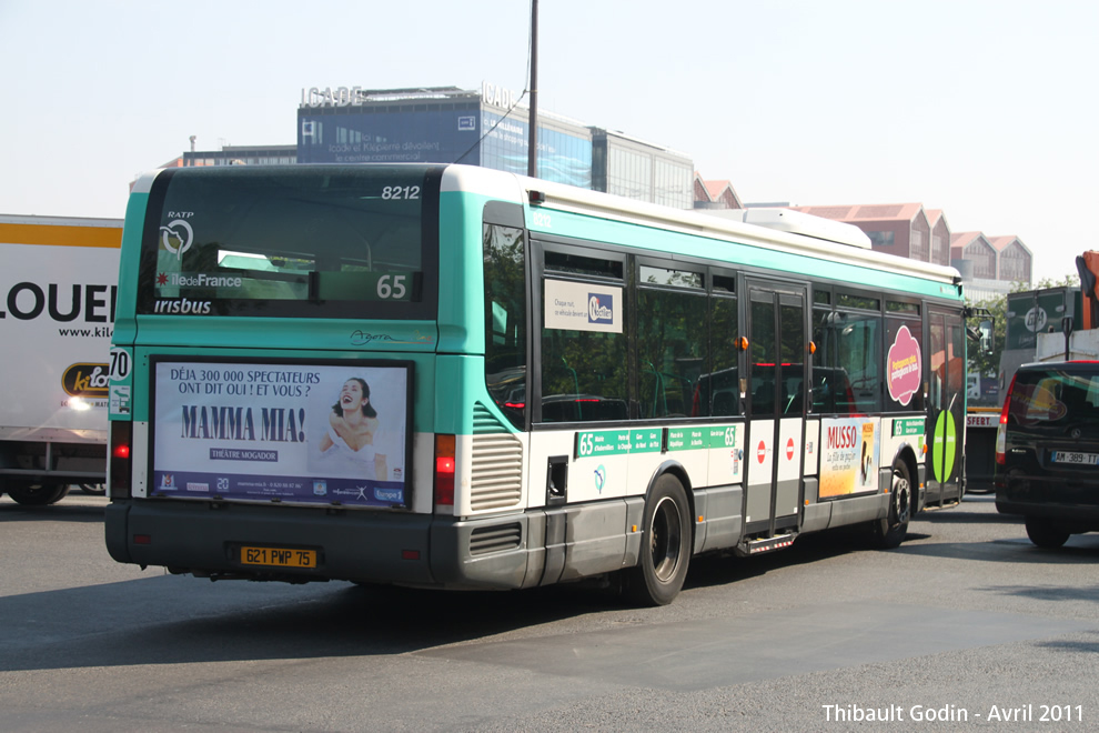 Bus 8212 (621 PWP 75) sur la ligne 65 (RATP) à Porte d'Aubervilliers (Paris)