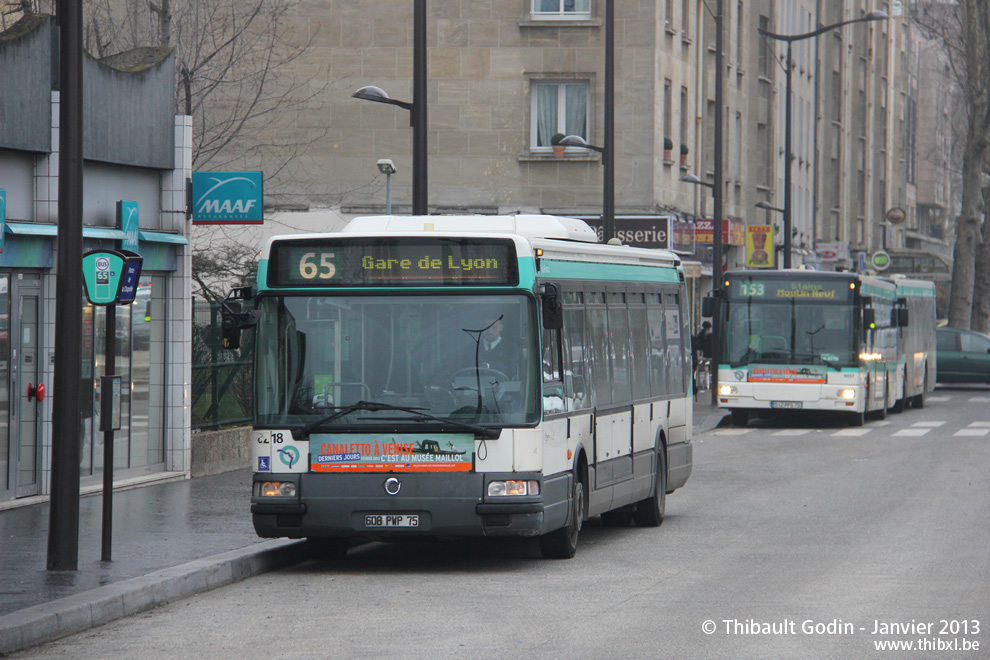 Bus 8218 (608 PWP 75) sur la ligne 65 (RATP) à Porte de la Chapelle (Paris)