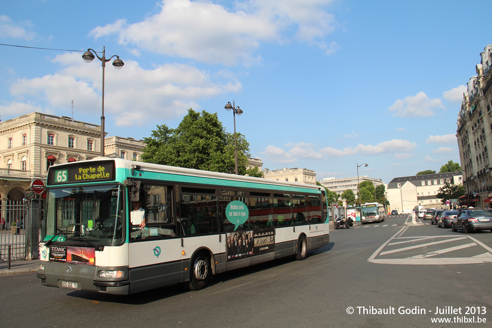 Bus 8467 (605 QGE 75) sur la ligne 65 (RATP) à Gare de l'Est (Paris)