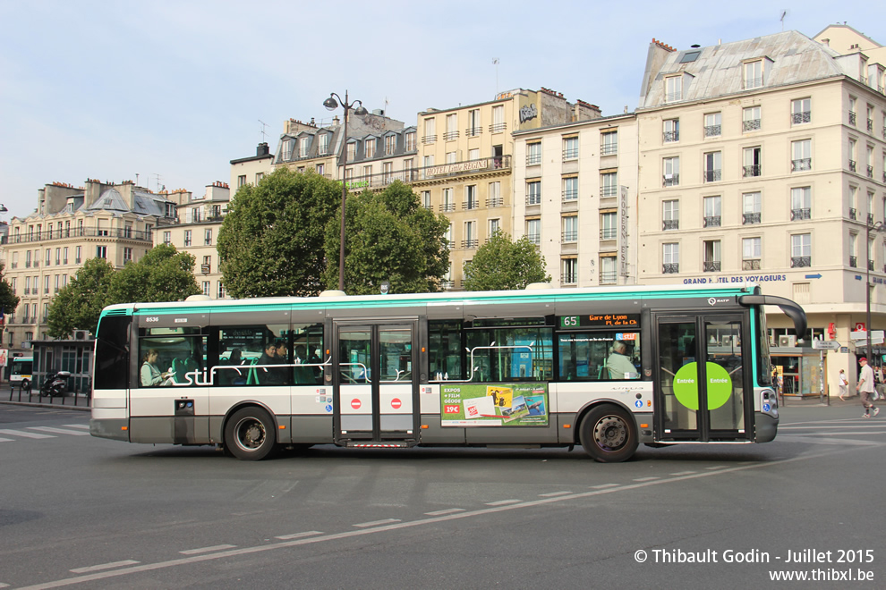 Bus 8536 (CC-892-GJ) sur la ligne 65 (RATP) à Gare de l'Est (Paris)