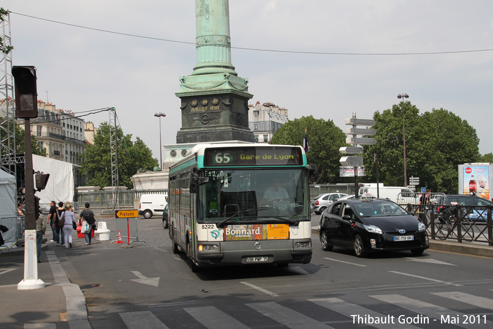 Bus 8222 (598 PWP 75) sur la ligne 65 (RATP) à Bastille (Paris)
