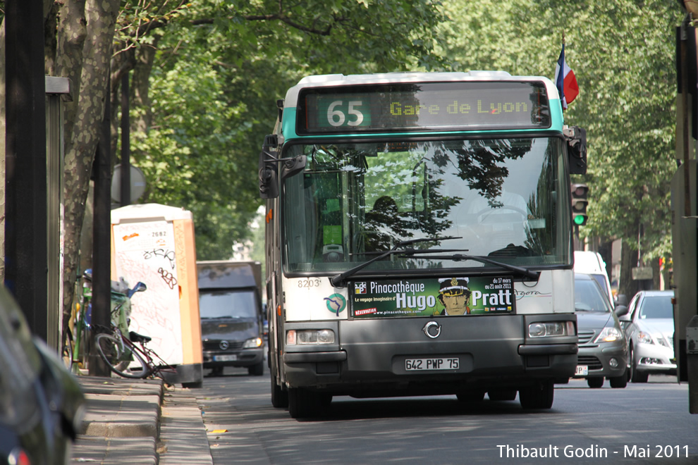 Bus 8203 (642 PWP 75) sur la ligne 65 (RATP) à Chemin Vert (Paris)