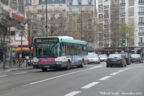 Bus 8215 (881 PVZ 75) sur la ligne 65 (RATP) à Gare de Lyon (Paris)