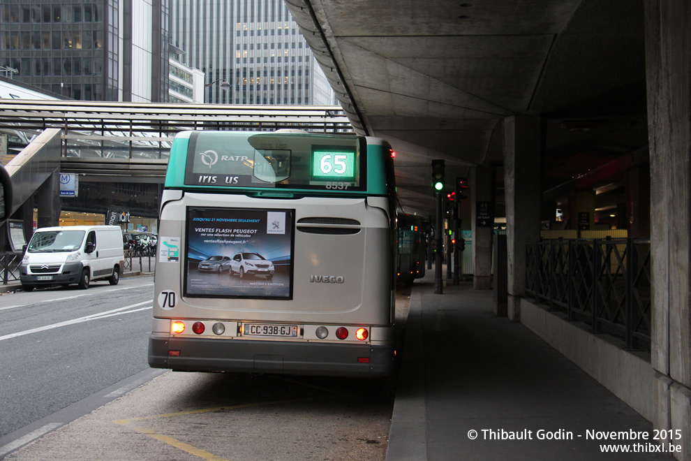 Bus 8537 (CC-938-GJ) sur la ligne 65 (RATP) à Gare de Lyon (Paris)