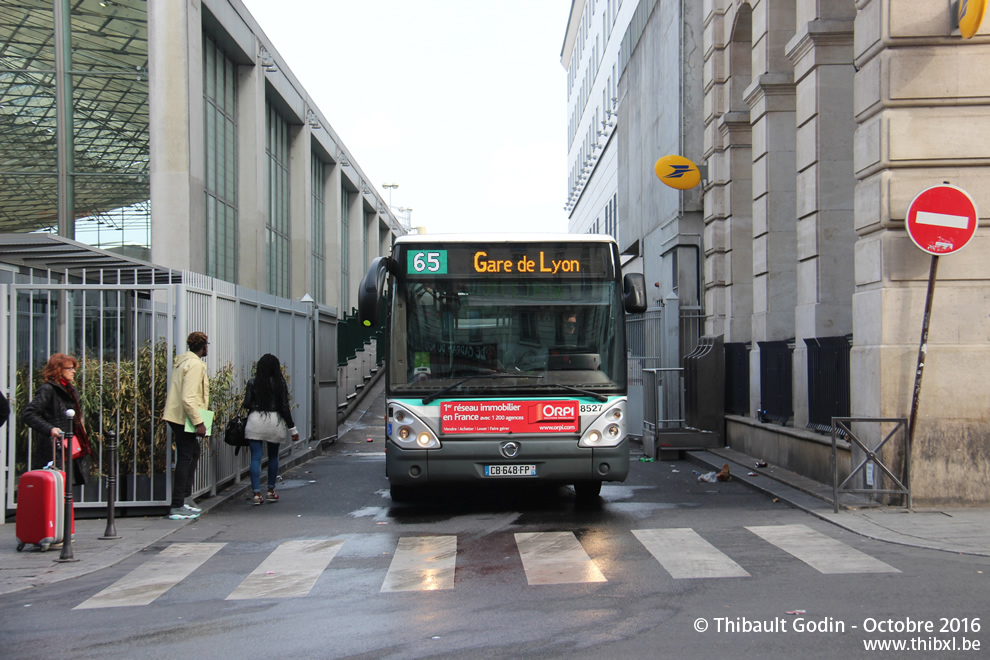 Bus 8527 (CB-648-FP) sur la ligne 65 (RATP) à Gare du Nord (Paris)