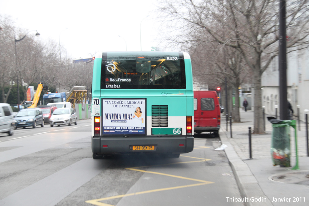 Bus 8423 (544 QEX 75) sur la ligne 66 (RATP) à Clichy