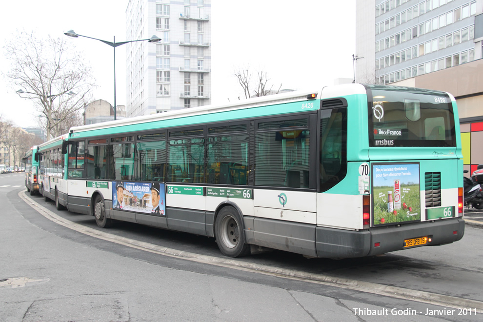 Bus 8426 (989 QFB 75) sur la ligne 66 (RATP) à Clichy