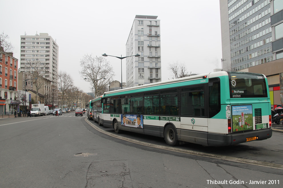 Bus 8426 (989 QFB 75) sur la ligne 66 (RATP) à Clichy