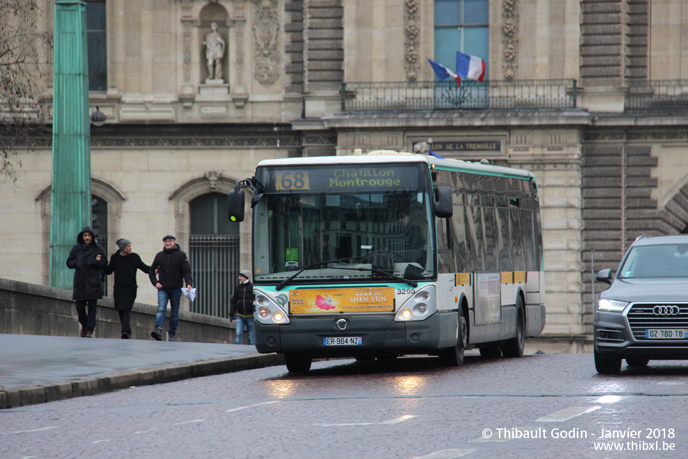 Bus 3295 (ER-964-NZ) sur la ligne 68 (RATP) à Pont du Carrousel (Paris)