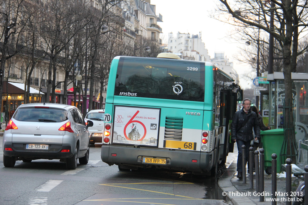 Bus 3299 (348 RFM 75) sur la ligne 68 (RATP) à Vavin (Paris)