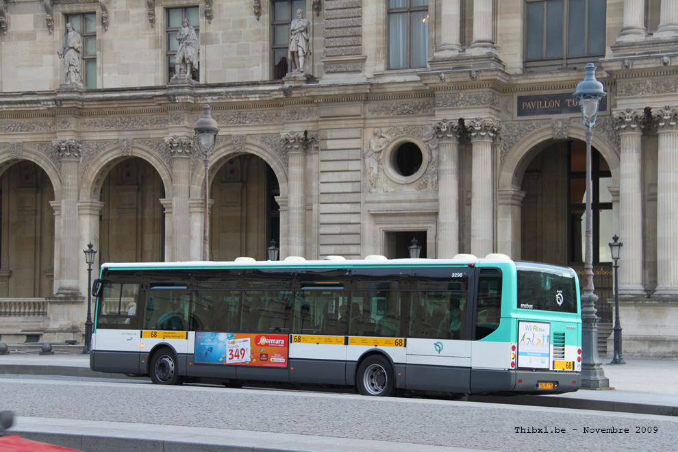 Bus 3298 (294 RFJ 75) sur la ligne 68 (RATP) à Musée du Louvre (Paris)