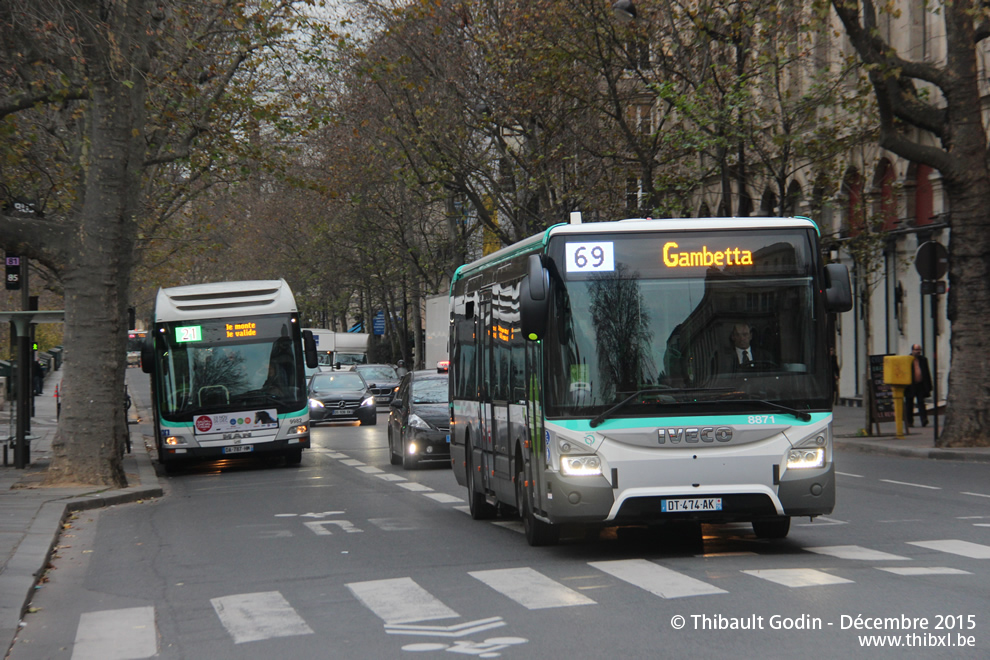 Bus 8871 (DT-474-AK) sur la ligne 69 (RATP) à Châtelet (Paris)