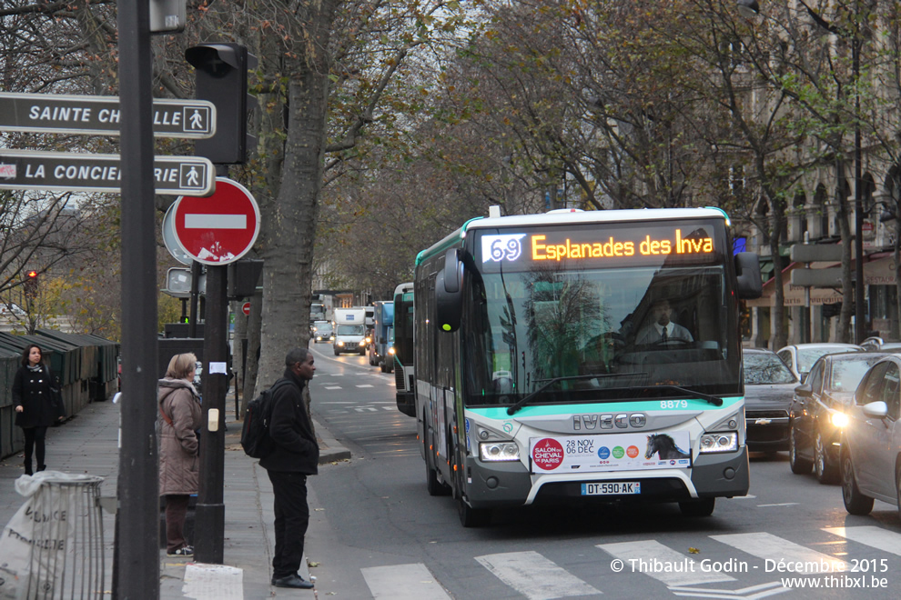 Bus 8879 (DT-590-AK) sur la ligne 69 (RATP) à Châtelet (Paris)