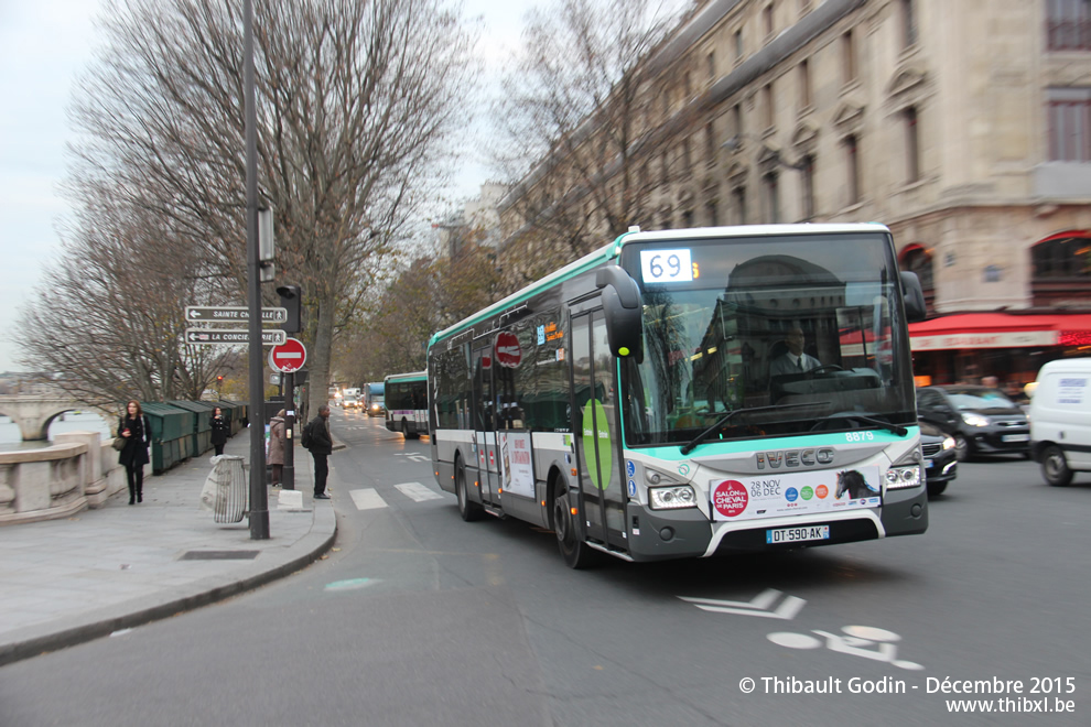 Bus 8879 (DT-590-AK) sur la ligne 69 (RATP) à Châtelet (Paris)