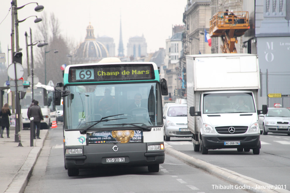 Bus 8397 (515 QED 75) sur la ligne 69 (RATP) à Musée d'Orsay (Paris)