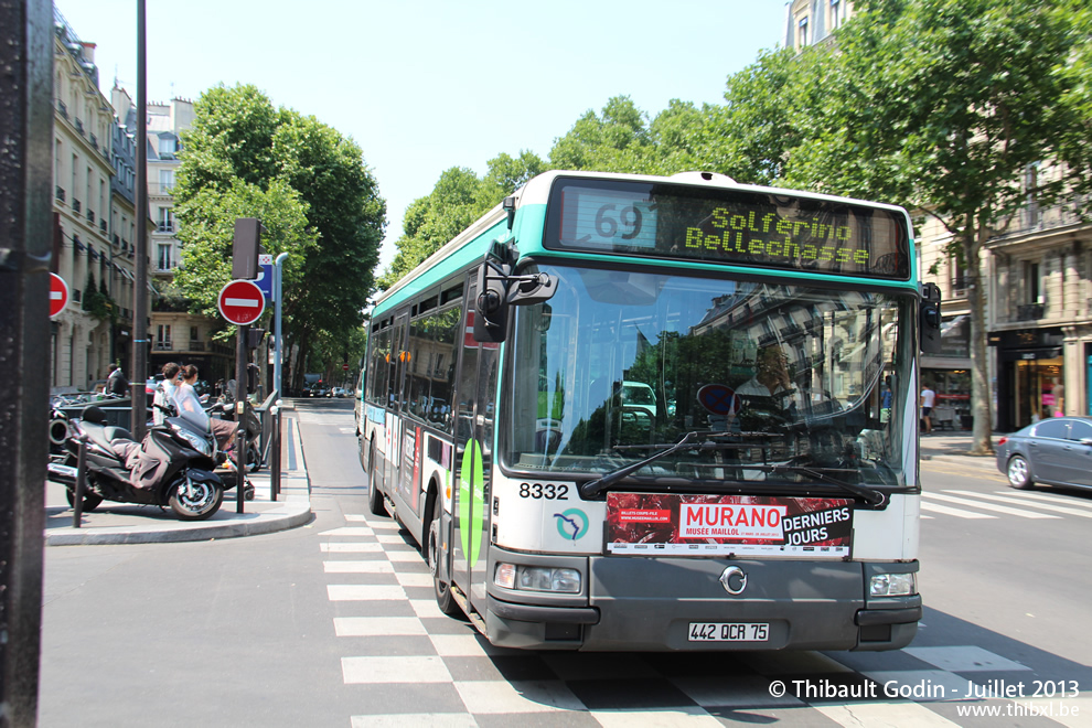 Bus 8332 (442 QCR 75) sur la ligne 69 (RATP) à Saint-Germain-des-Prés (Paris)