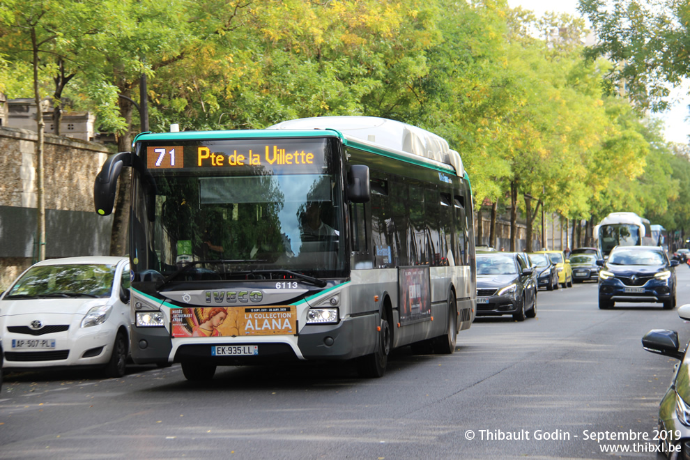 Bus 6113 (EK-935-LL) sur la ligne 71 (RATP) à Père Lachaise (Paris)
