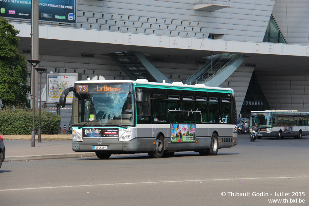 Bus 8770 (DA-053-PF) sur la ligne 73 (RATP) à Porte Maillot (Paris)