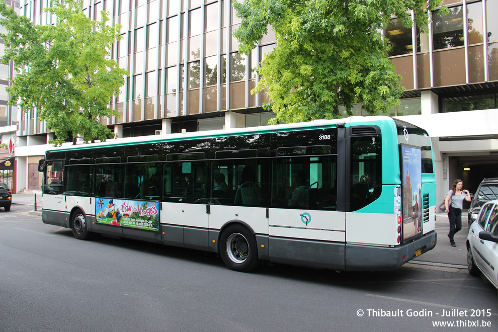 Bus 3188 (242 QZJ 75) sur la ligne 73 (RATP) à Porte Maillot (Paris)