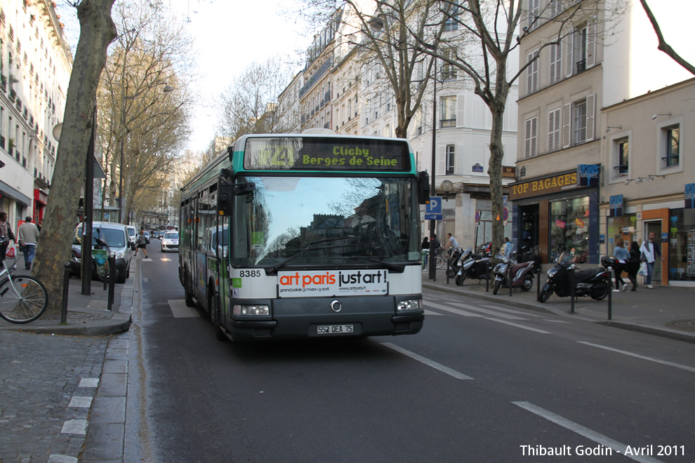 Bus 8385 (552 QEA 75) sur la ligne 74 (RATP) à La Fourche (Paris)
