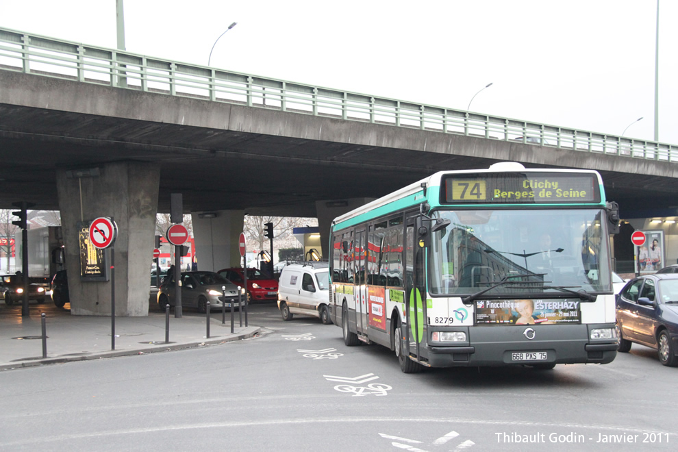 Bus 8279 (668 PXS 75) sur la ligne 74 (RATP) à Clichy