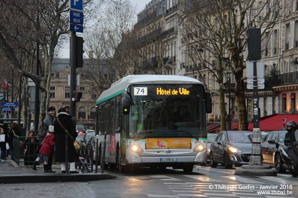 Bus 1334 (EJ-096-GL) sur la ligne 74 (RATP) à Pont Neuf (Paris)